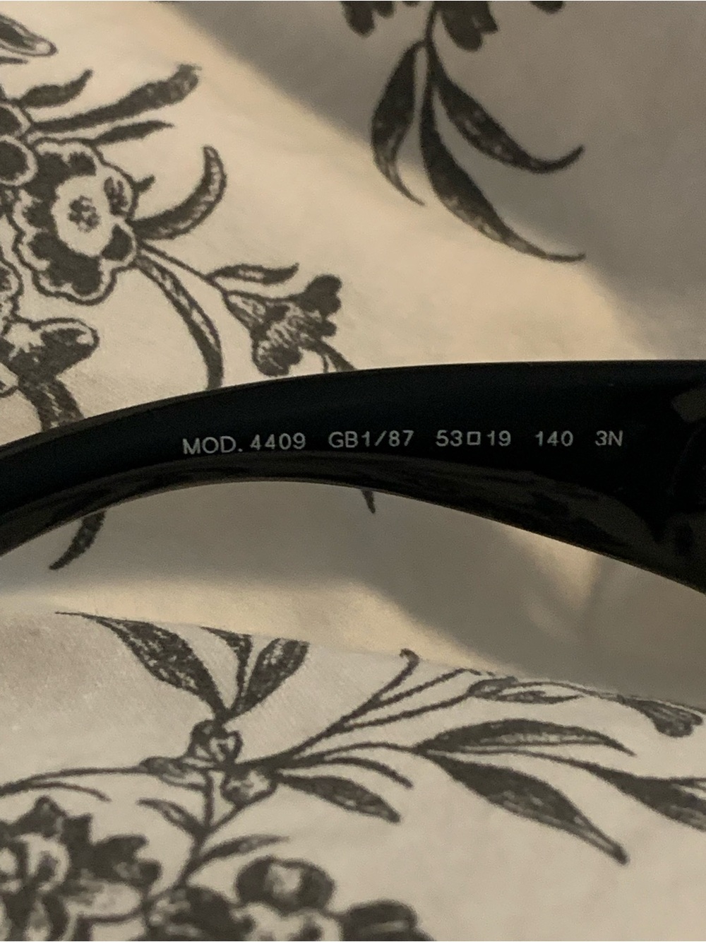 Versace Black Cat-Eye Sunglasses with Gradient Lenses - Picture 5 of 7